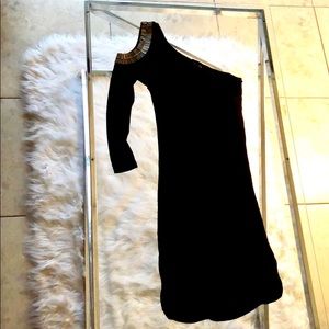 Black one shoulder seduction dress